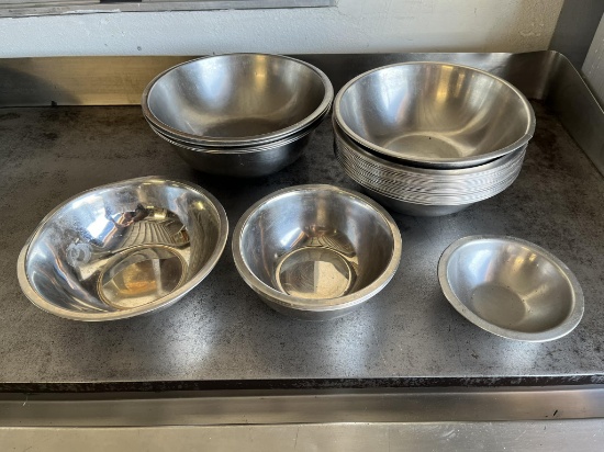 Sm-Md Misc Sized Mixing Bowls