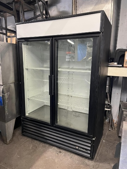 True 2 Glass Door Merchandiser, Refrigerator