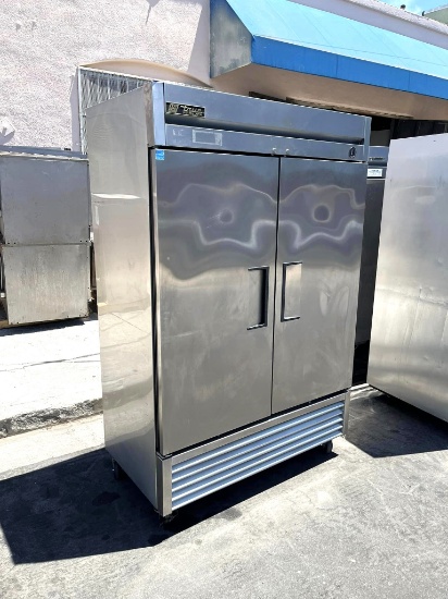 TRUE 2 DOOR FREEZER