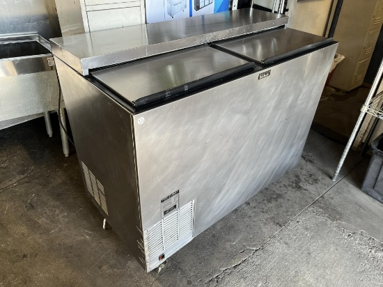 Perlick 2 Section Glass Chiller 48“W x 24“D x 38“H