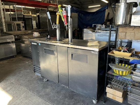 True TDD-3-HC 69" Kegerator Beer Dispenser w/ (3) Keg Capacity 2 Columns, Black, 115v