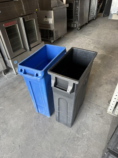 Rubbermaid Trash Bins Blue/Black
