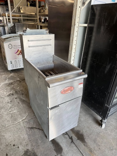 Avantco 35-45lb Gas Deep Fryer