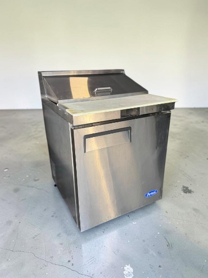 Atosa USA MSF8301GR 27" One Section Sandwich/Salad Prep Table w/ 1 Door, 8 Pans