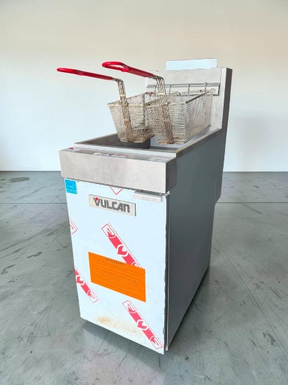 Vulcan 1VEG35M-1 Natural Gas 35-40 lb. Floor Fryer with Millivolt Controls - 70,000 BTU