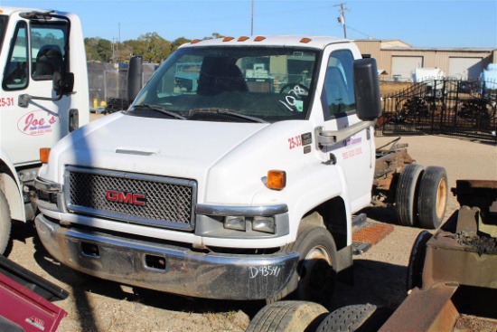 GMC TOPKICK C5500 SALVAGE, Cab & Chassis, Diesel Engine, Automatic Transmission, Single Axle  ~ 9239