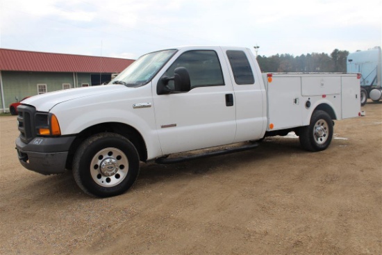 FORD F250 Service Bed, Quad Cab, Air, Powerstroke Diesel Engine, Automatic Transmission, Single Axle
