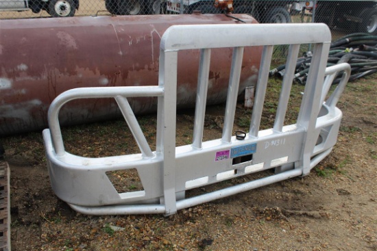 FRONT BUMPER FOR TRACTOR TRUCK . ~