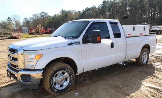 FORD F250 Service Bed, Compressor, Hose Reel w/ Hose, Lift Gate, Side Tool Boxes, Gas Engine, Automa