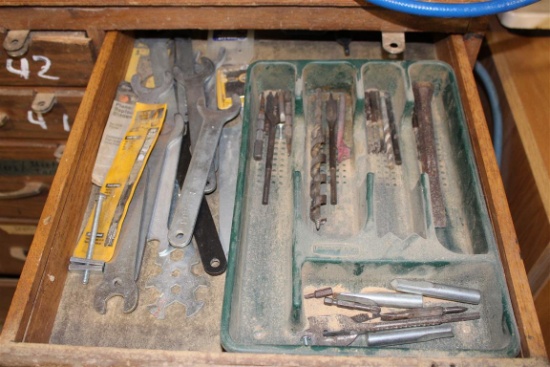 LOT OF DRILL BITS