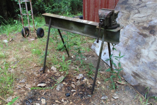 4' Metal Saw Horse W/ Vise