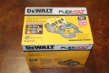 (1) DeWalt FlexVolt Brushless 60V Max 7-1/4” Circular Saw Kit w/ Brake Model DCS575T1