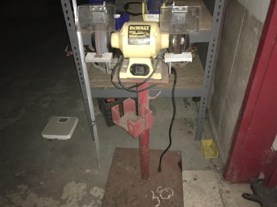 DEWALT DW758 HEAVY DUTY BENCH GRINDER WITH STAND