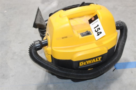 DEWALT HVY DTY 2 GAL WET/DRY VAC CORDLESS/CORDED . ~