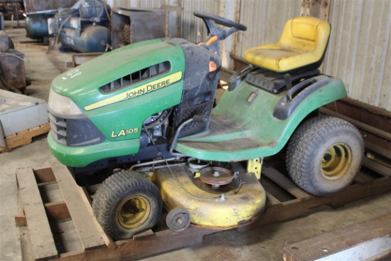 JOHN DEERE LA105 100 SERIES RIDING MOWER (PARTS ONLY)