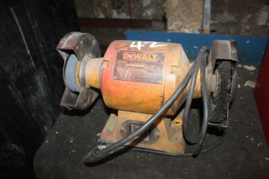 DEWALT BENCH GRINDER MODEL DW756