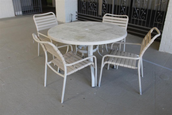 PATIO SET OF TABLE W/4 CHAIRS