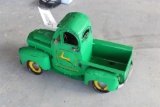 SMALL METAL JOHN DEERE TRUCK