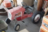 KID'S PEDAL TRACTOR