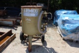 SANDBLASTING POT W/HOSE