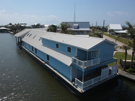 4 Bedroom/4.5 Bath Houseboat Online Only Auction