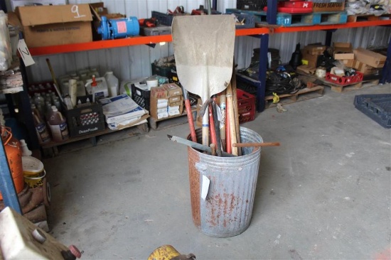 Misc lot of hand tools, shovels, hammers, pry bar, concrete finisher