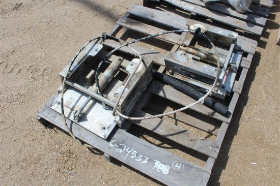 PALLET W(2) PALLET JACKS