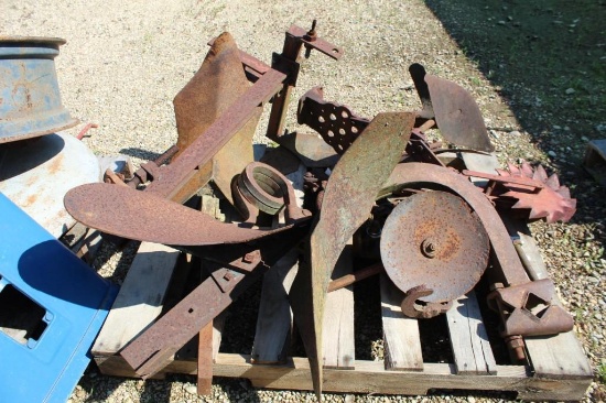 PALLET OF MISC FARM IMPLEMENTS