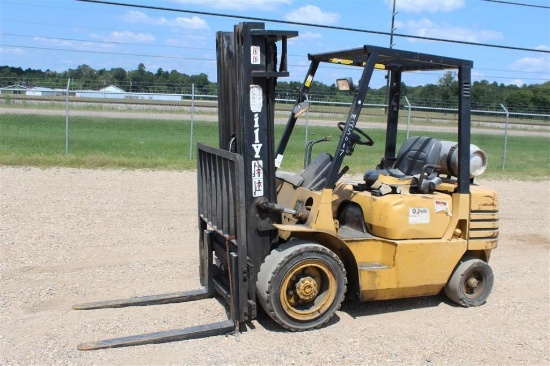 CATERPILLAR GP25 FORKLIFT