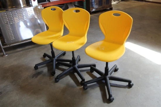 Lot of 3 rolling chairs