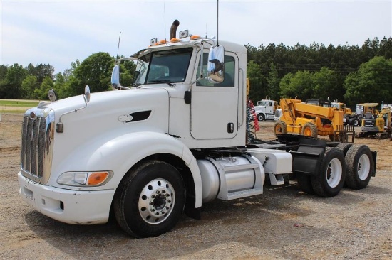 2011 PETERBILT 386 DAY CAB
