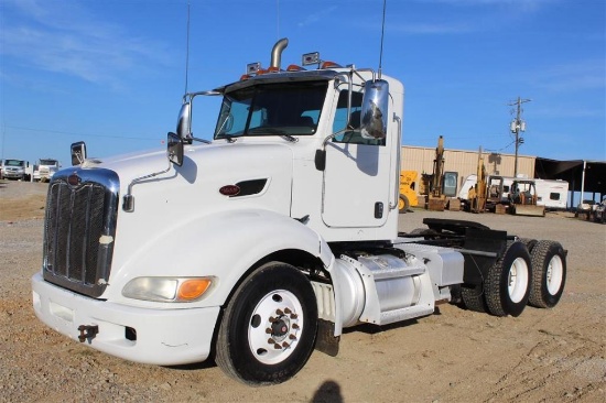 2011 PETERBILT 386 DAY CAB