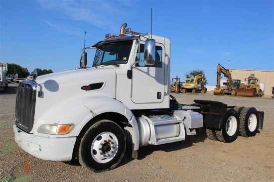 2011 PETERBILT 386 DAY CAB