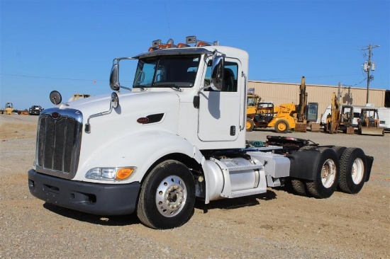 2011 PETERBILT 386 DAY CAB