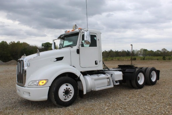 2011 PETERBILT 386 DAY CAB