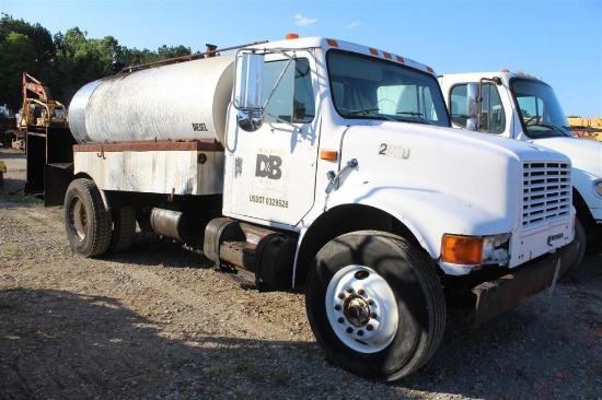 INTERNATIONAL TACK TRUCK