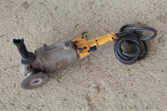 DEWALT DW493 7/9 INCH ANGLE GRINDER