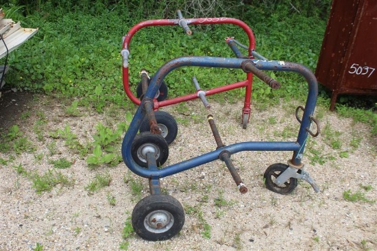LOT W/ (2) WIRE CARTS