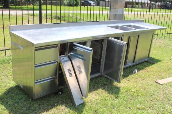 STAINLESS TABLE W/ SINK AND 1 COOLER