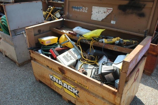 JOBOX W/ CONSTRUCTION MISC ELECTRIC CHAINSAW, DRILLS, LIGHTING, HAND TOOLS, AND OTHER MISC