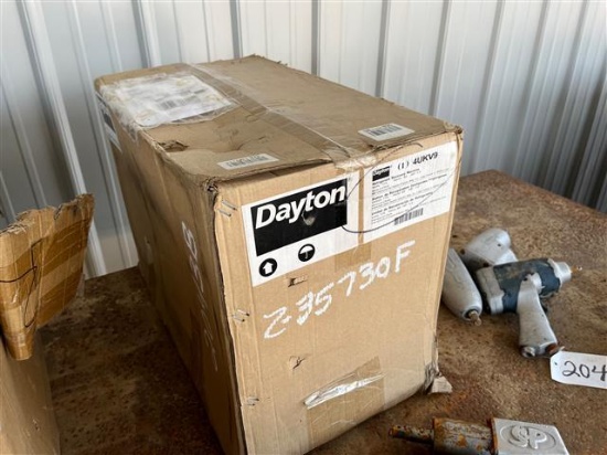 DAYTON REFRIDGERANT RECOVERY MACHINE