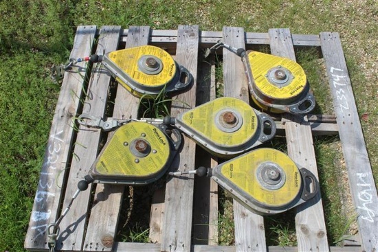 LOT OF SELF RETRACTING LANYARDS