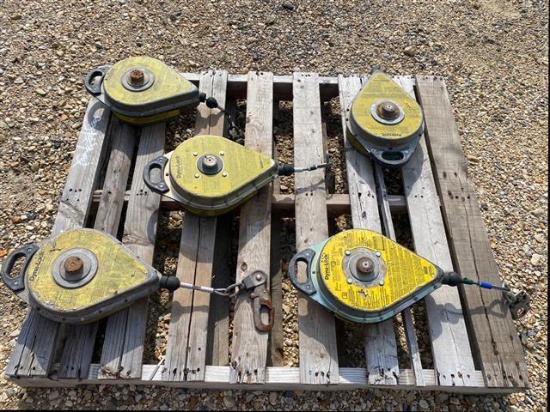 LOT OF SELF RETRACTING LANYARDS