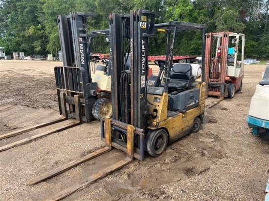 CATERPILLAR 3,500LB FORKLIFT
