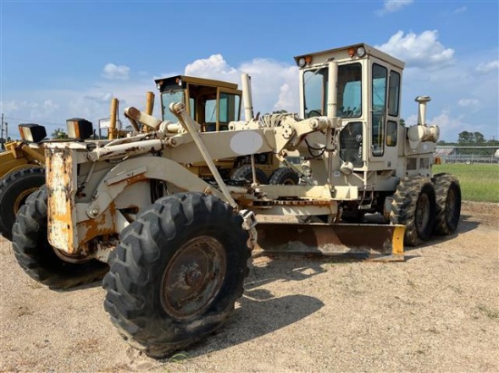 CHAMPION 715 MOTOR GRADER