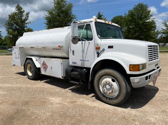 INTERNATIONAL 4900 TRUCK