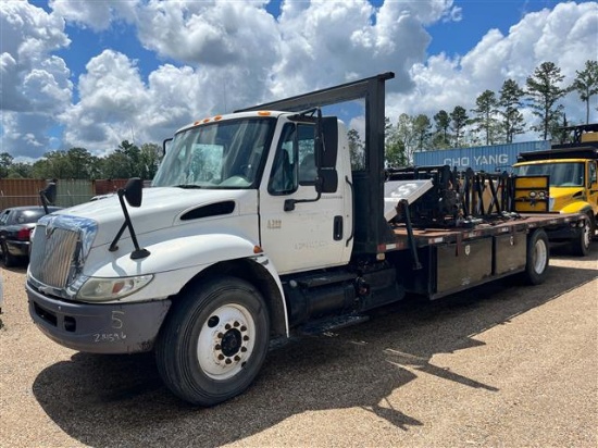 2005 INTERNATIONAL 4300 ATTENUATOR TRUCK
