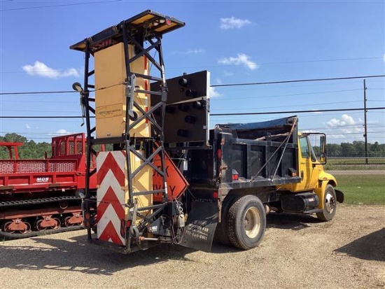 2009 INTERNATIONAL 4300 DUMP/ATTENUATOR TRUCK