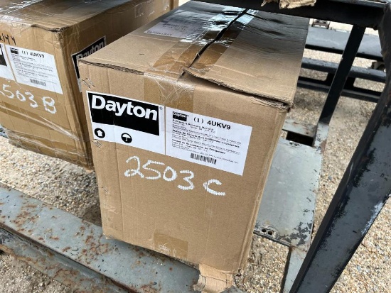 DAYTON REFRIDGERANT RECOVERY MACHINE