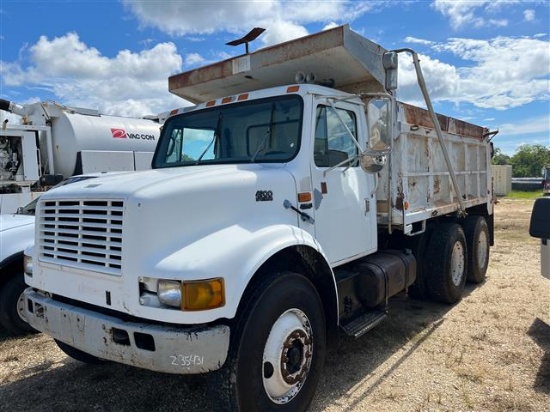 1998 INTERNATIONAL 4900 DUMP TRUCK